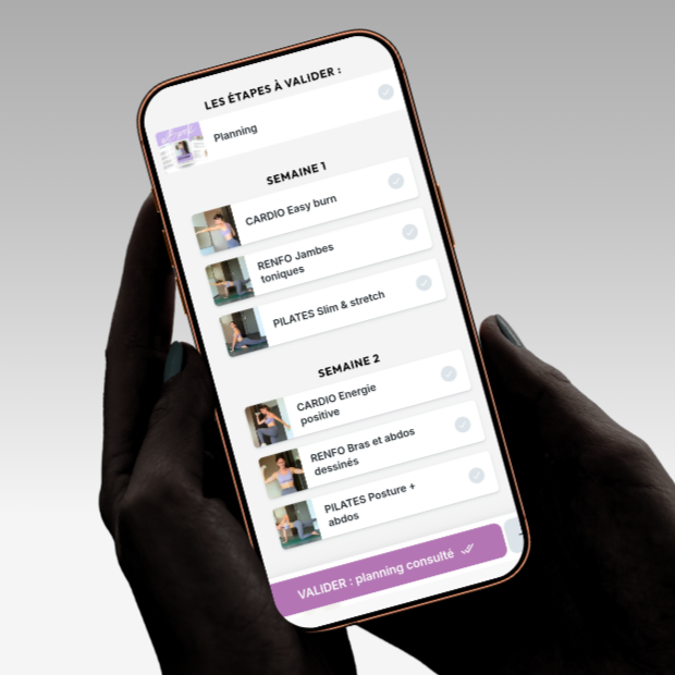 Le suivi des séances de l’application sur un téléphone tenu en main